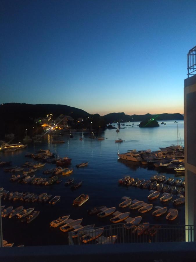 Hotel La Baia Ponza Bagian luar foto