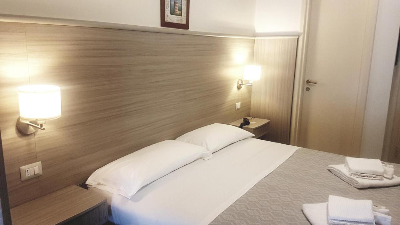 Hotel La Baia Ponza Bagian luar foto