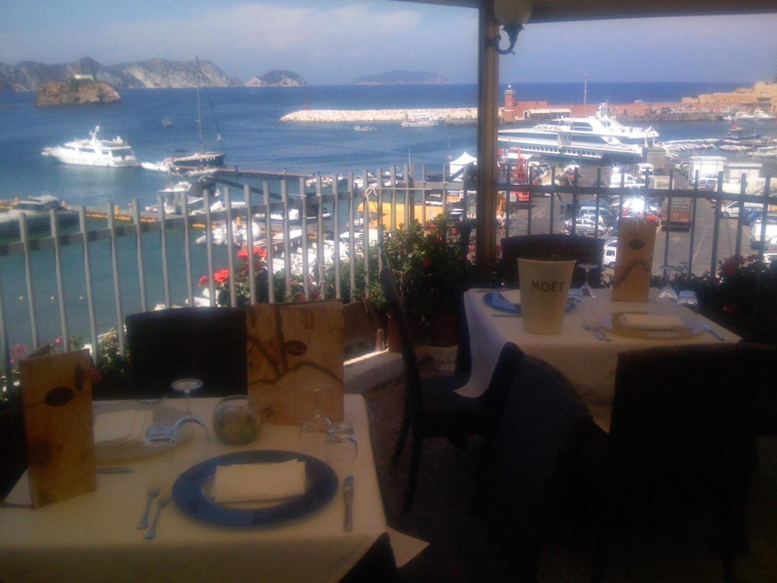 Hotel La Baia Ponza Bagian luar foto