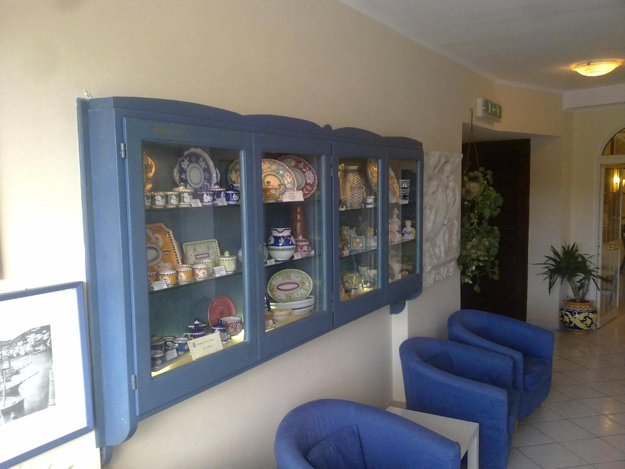 Hotel La Baia Ponza Bagian luar foto