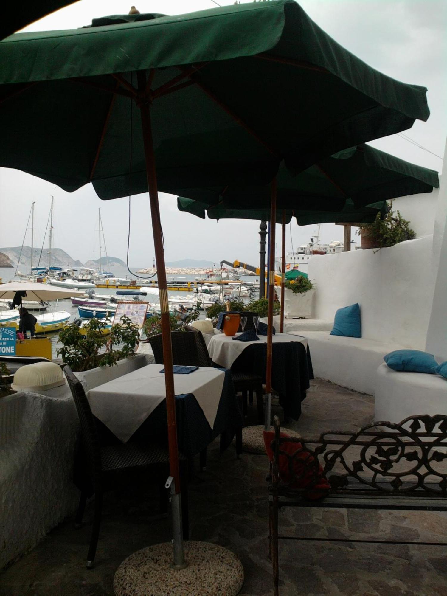 Hotel La Baia Ponza Bagian luar foto