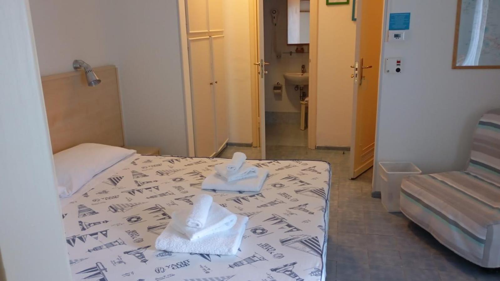 Hotel La Baia Ponza Bagian luar foto
