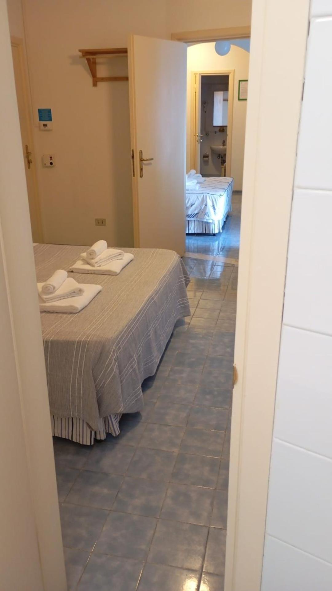 Hotel La Baia Ponza Bagian luar foto