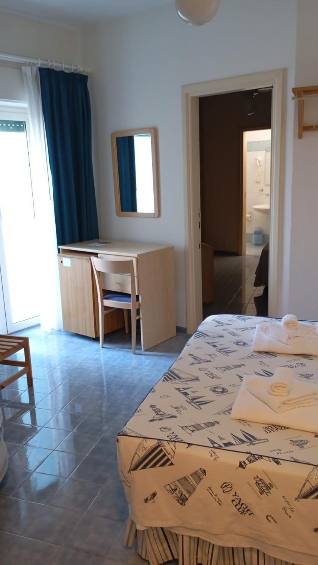 Hotel La Baia Ponza Bagian luar foto