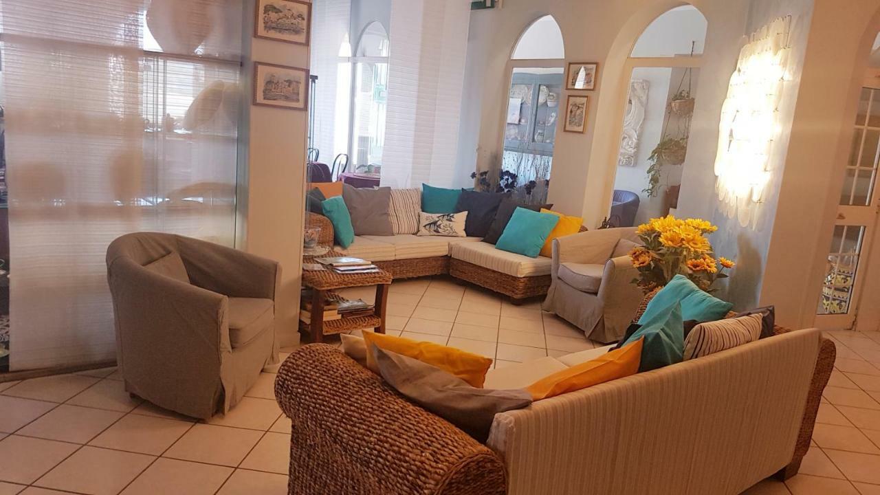 Hotel La Baia Ponza Bagian luar foto